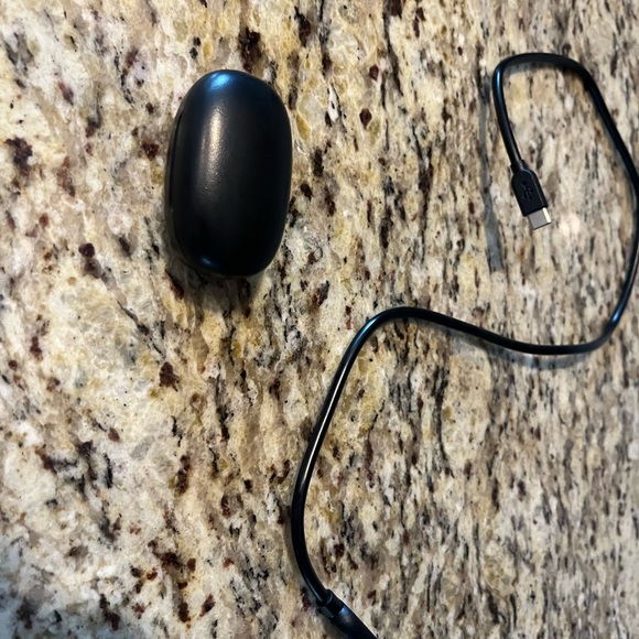 ONN earbuds - Picture 1 of 3